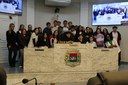 Em visita ao plenário da Câmara, alunos do 8º Ano do Sesi acompanham palestra da vereadora Taise Braz
