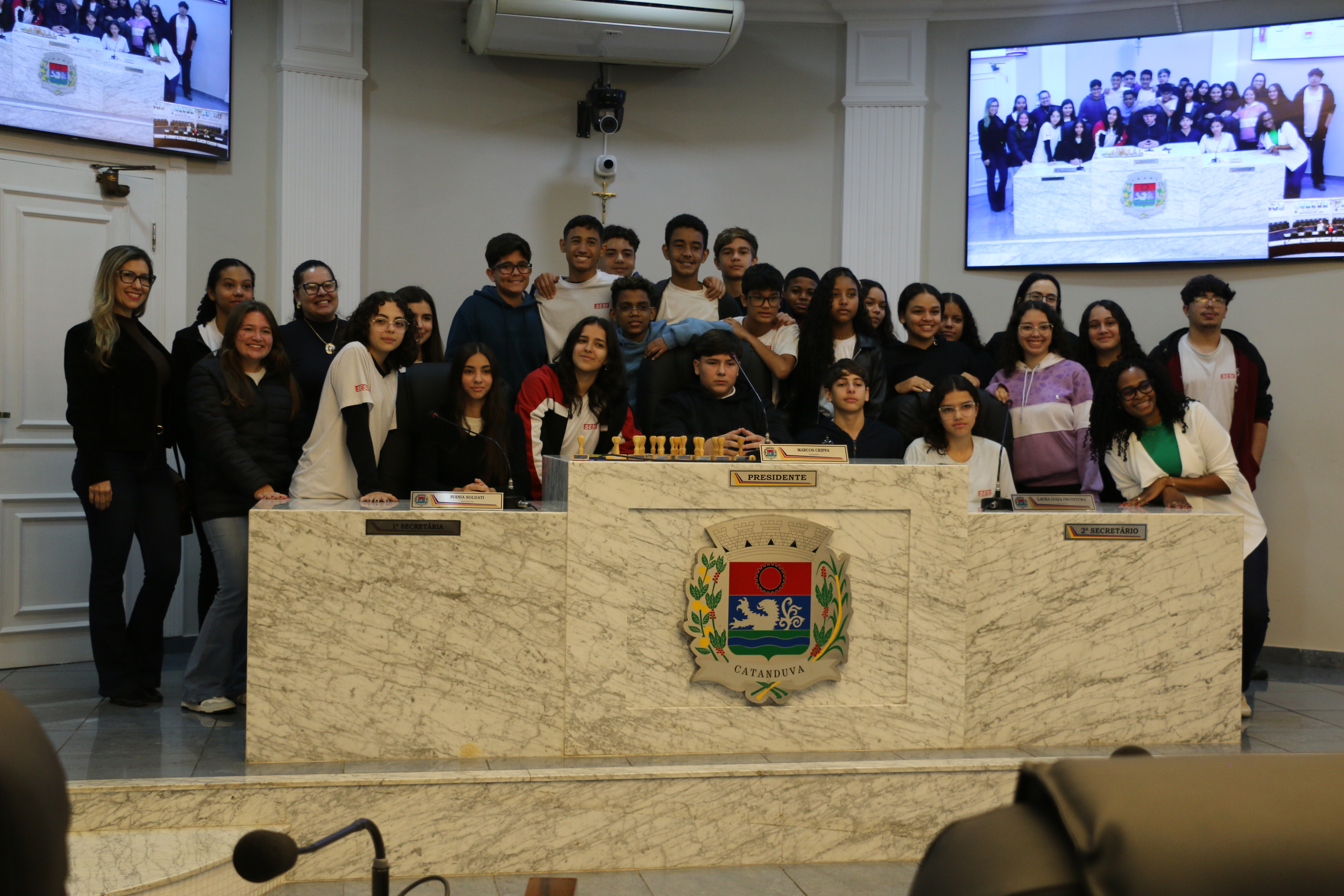 Em visita ao plenário da Câmara, alunos do 8º Ano do Sesi acompanham palestra da vereadora Taise Braz