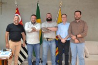Marcos Crippa, Pastor Júlio Zanini e David Roger recebem o deputado federal Delegado Paulo Bilynskyj 
