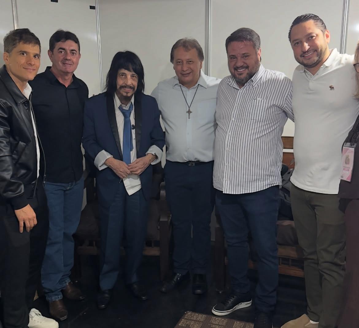 Marcos Crippa prestigia evento do Dia da Mães e elogia show do cantor Benito di Paula; Vereador fez Voto de Aplauso