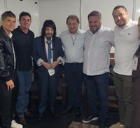 Marcos Crippa prestigia evento do Dia da Mães e elogia show do cantor Benito di Paula; Vereador fez Voto de Aplauso